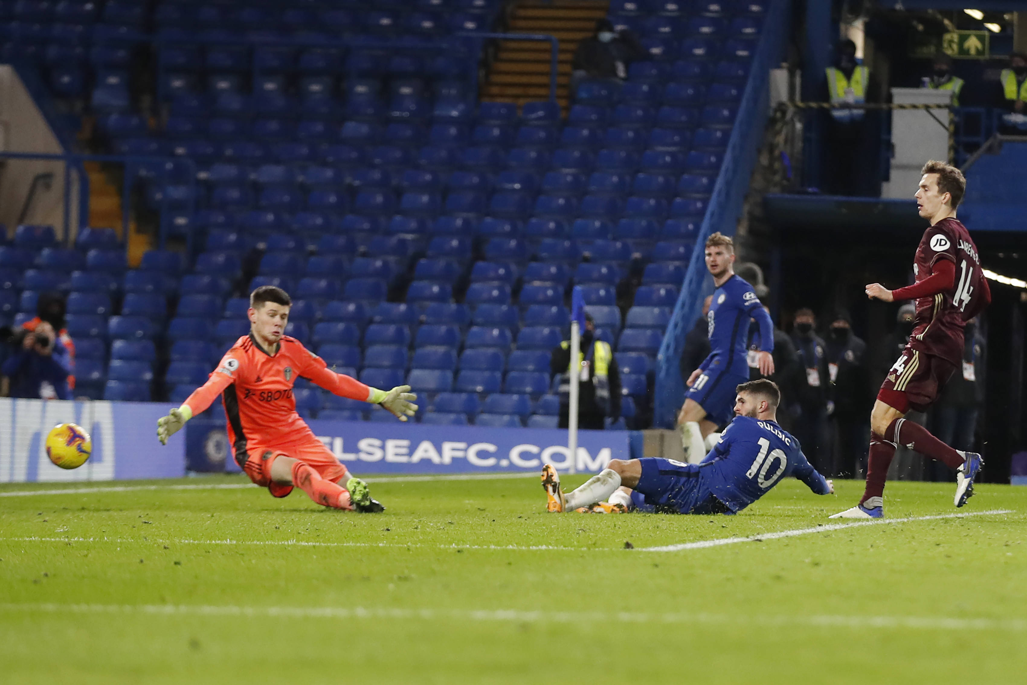 伊萨克在场 伊萨克在场